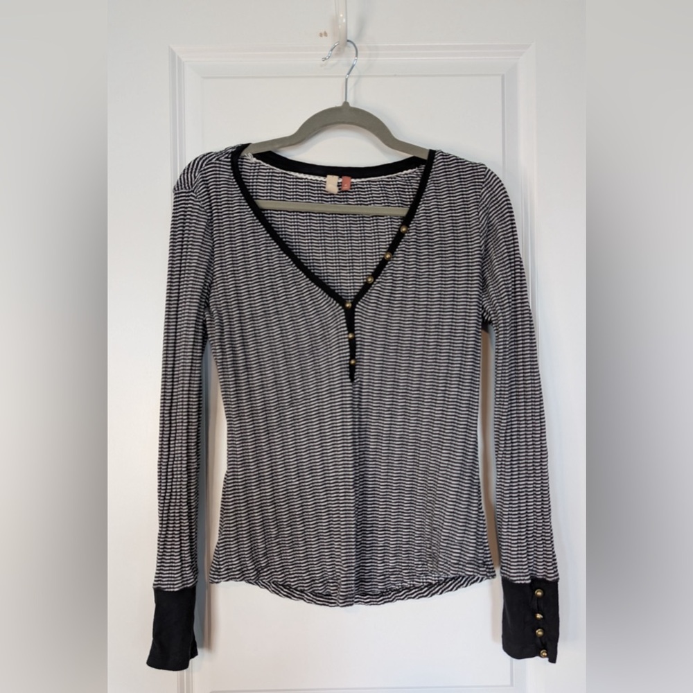 Anthropologie Pilcro Henley Striped V-Neck with Buttons, Textured Size Medium